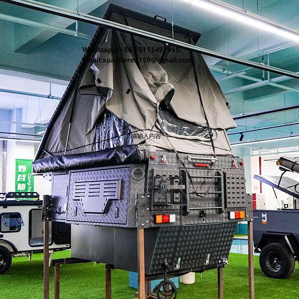 Kitchen Up - Kuchnia z wysuwaną dachową konstrukcją, prysznic